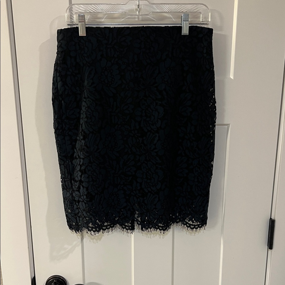 Banana Republic Lace Pencil Skirt | Navy & Black Floral | Size 6 | Like New